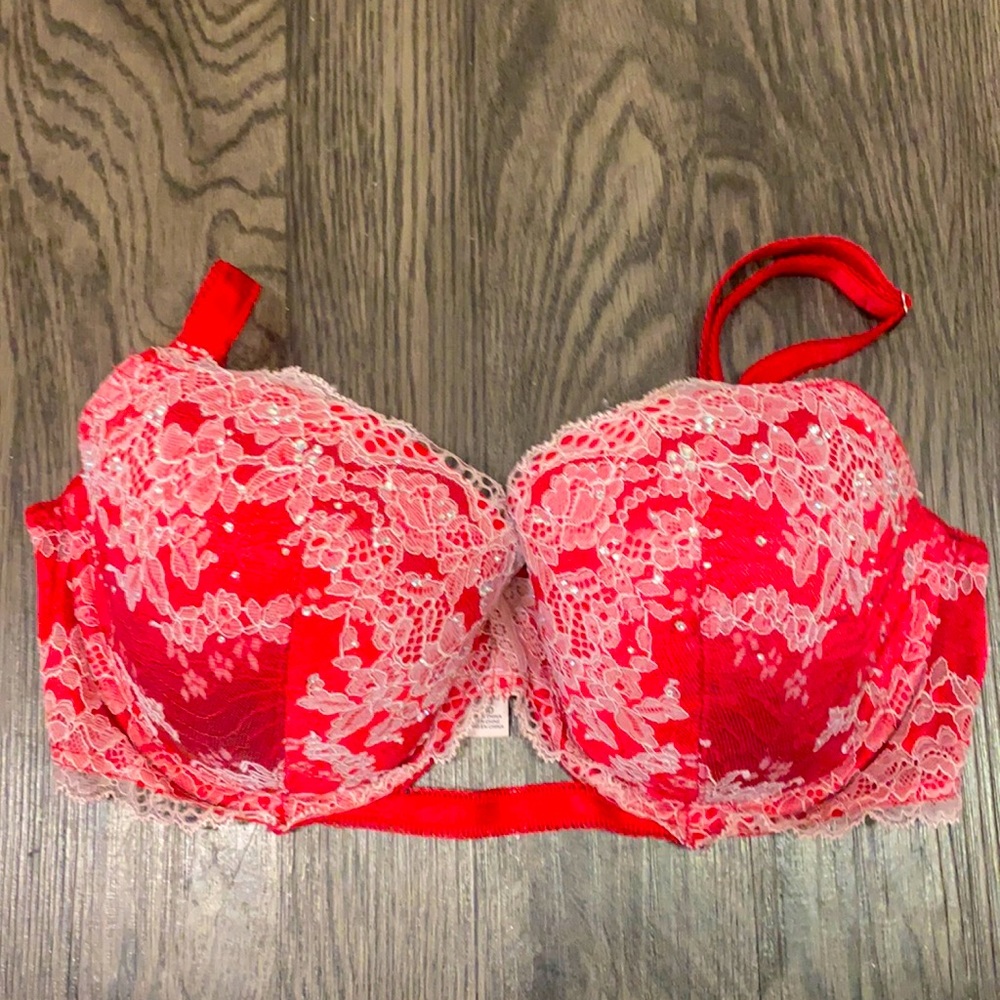 Beautiful VS matching lingerie set in red. - Picture 1 of 2